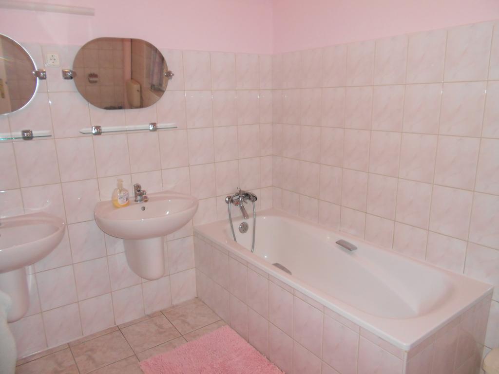 Halasi Szallashely Apartment Hajduszoboszlo Ruang foto